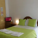 Pensao Santa Cruz בית הארחה 2*