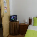 Pensao Santa Cruz בית הארחה 2*